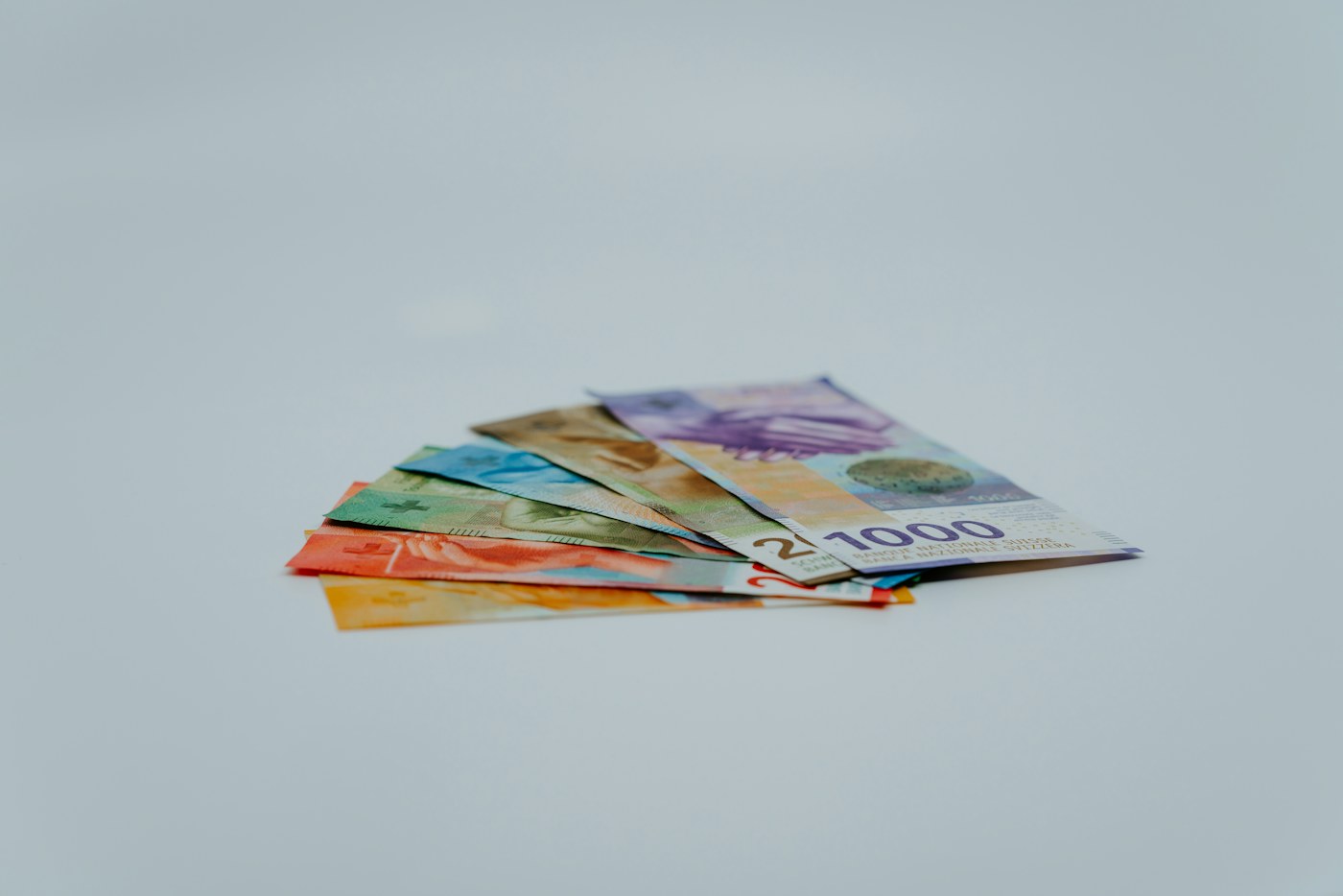 Rapatrier son salaire suisse en France : quelle méthode choisir ?