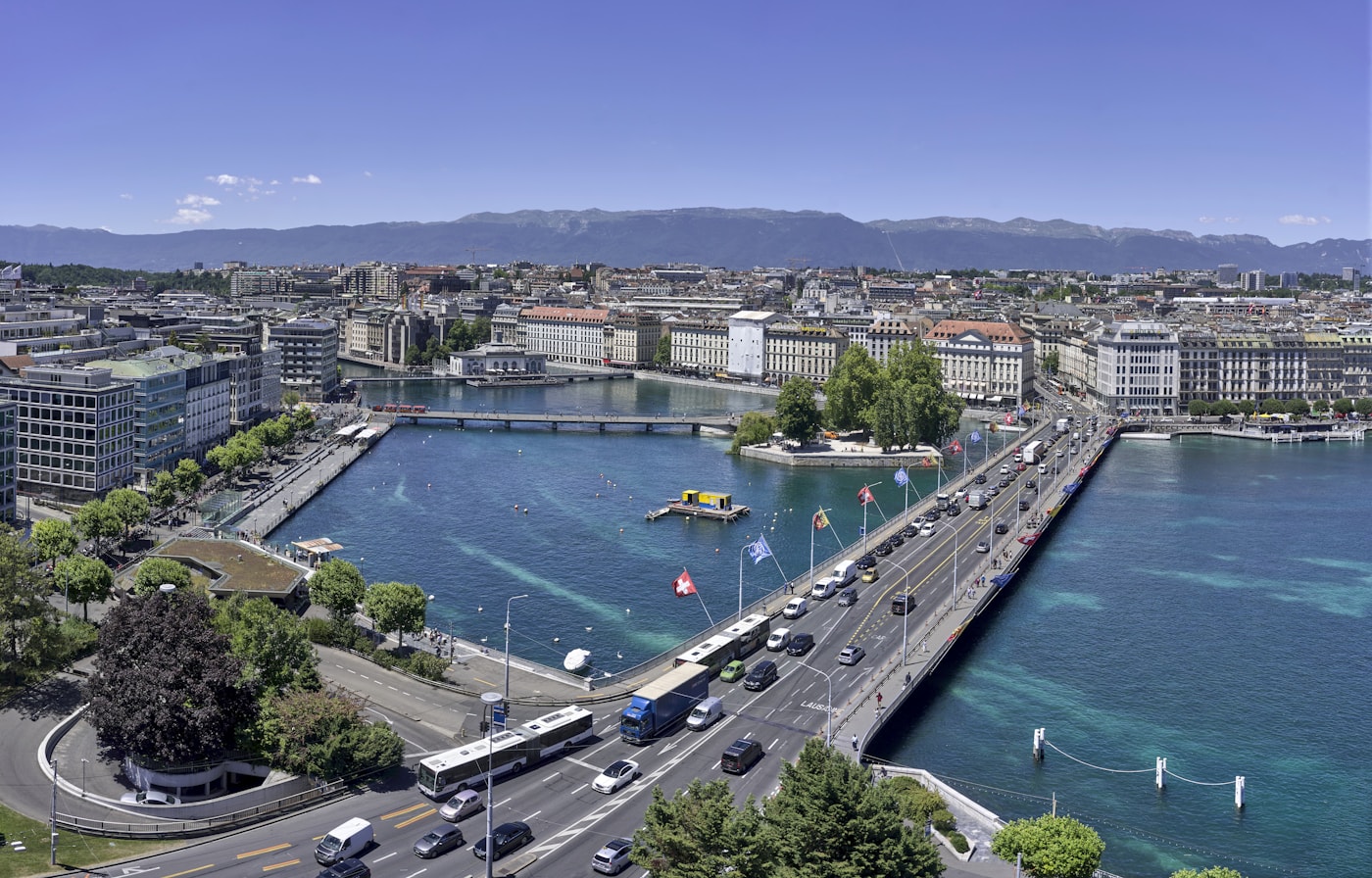 Vue de Genève et du lac Léman, entre la France et la Suisse